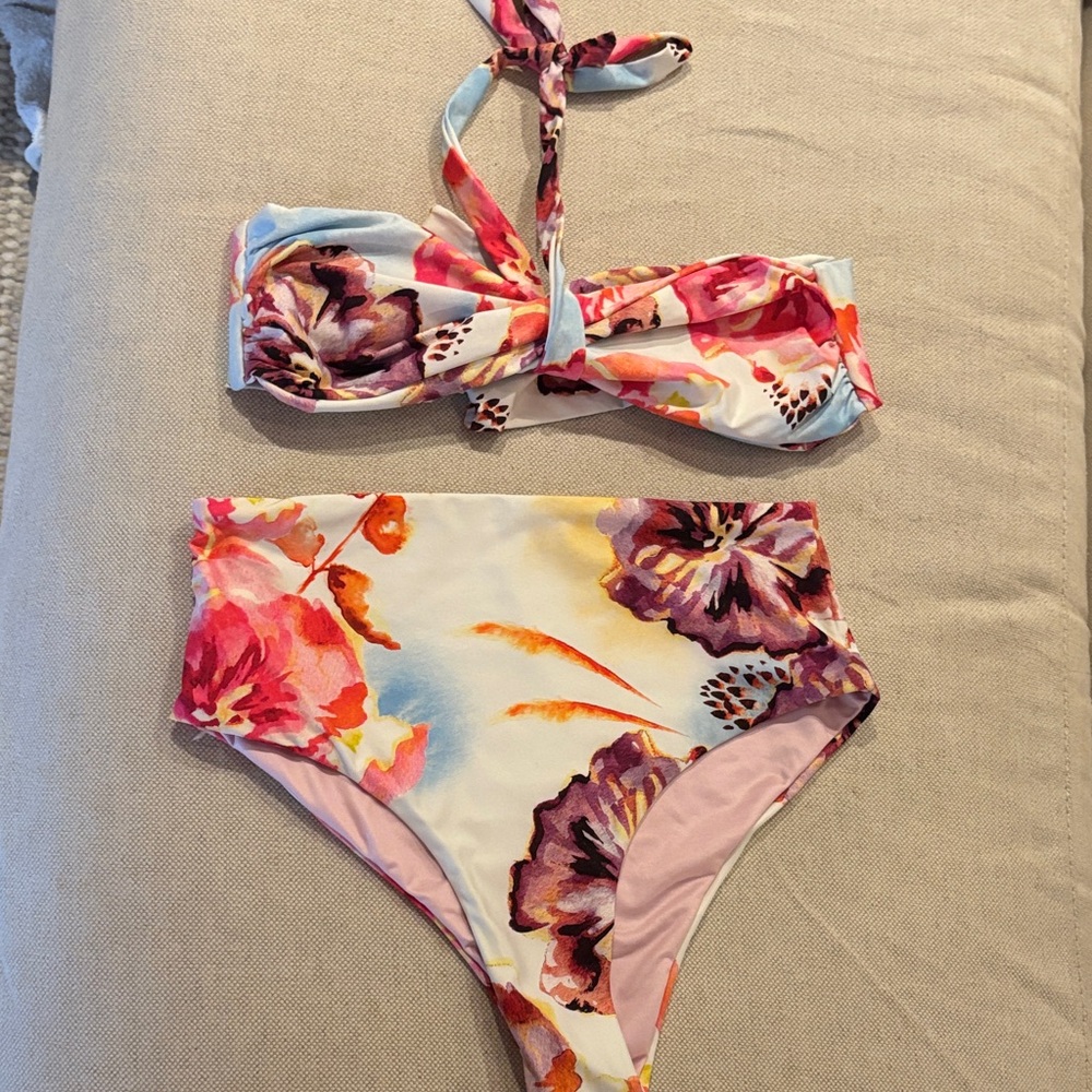 Agua bendita 2 pc floral bikini high waisted. small top and medium bottoms